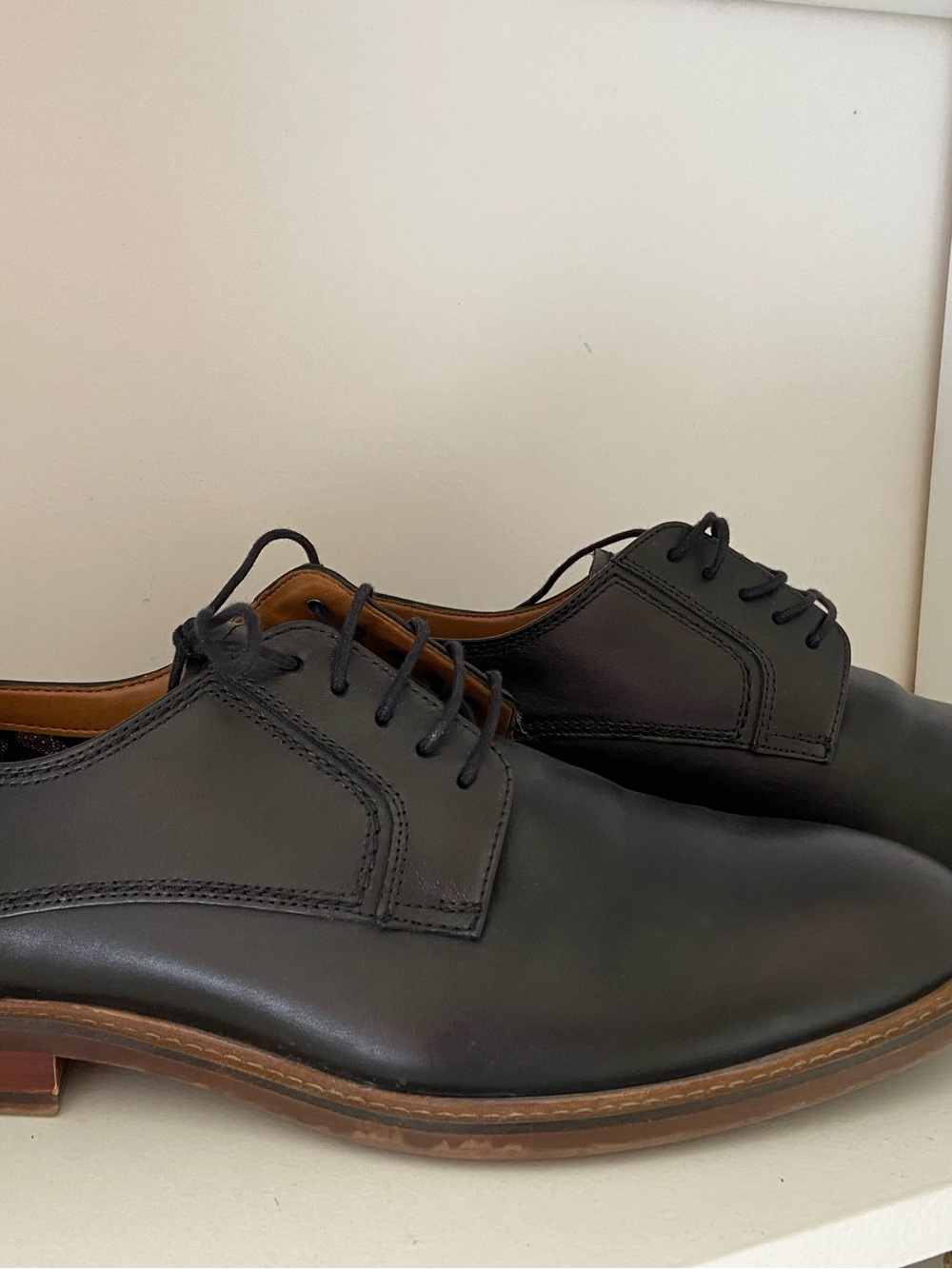 Steve Madden Black Leather Derby Shoes with Tan Welt